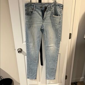 American Eagle Outfitters Light Wash Skinny Jeans